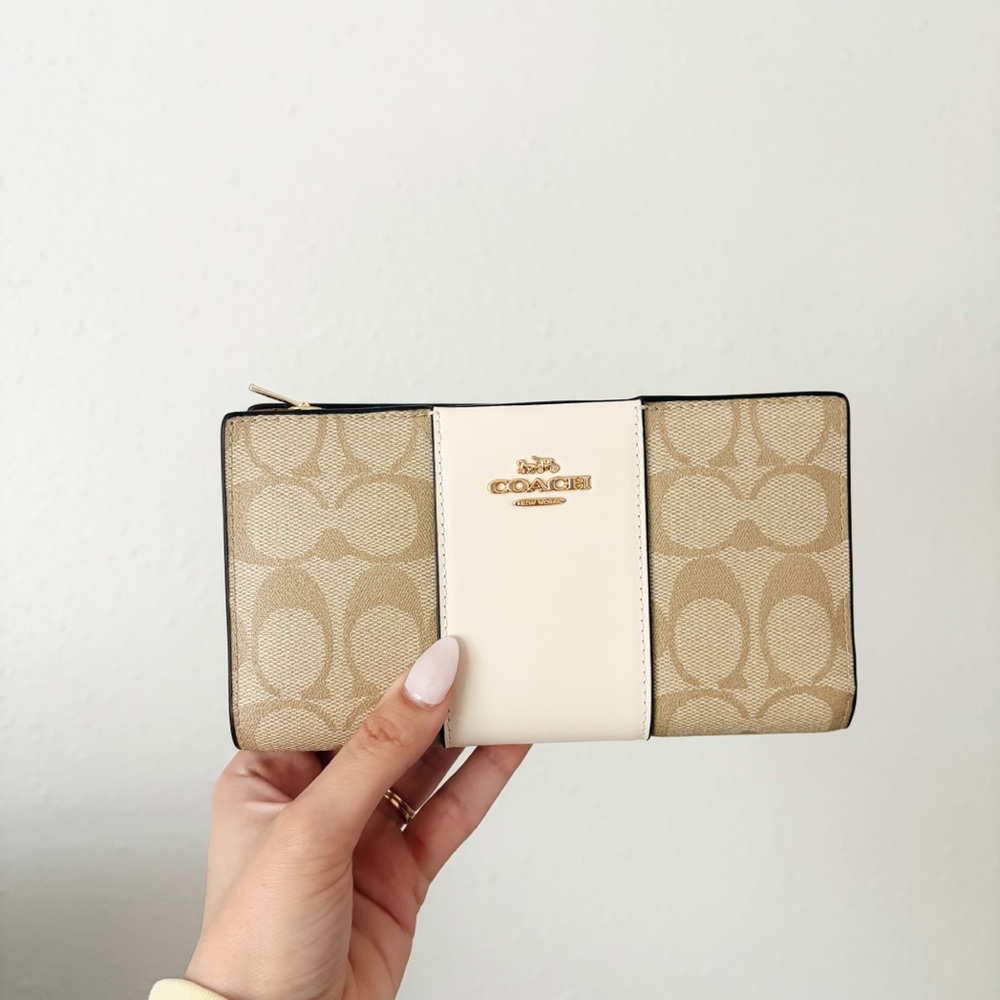 COACH SLIM ZIP WALLET NWOT - Picture 4 of 9